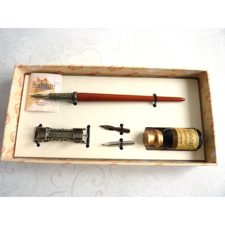 Houten kalligrafie pen, inkt en pen rust