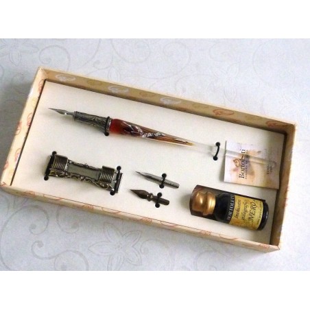 Ein silbernes Blattglas-Kalligraphiefeder-Set mit Federrest