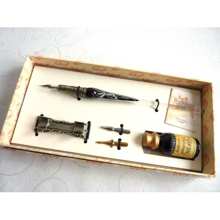 Ein silbernes Blattglas-Kalligraphiefeder-Set mit Federrest