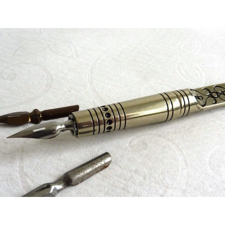 Penna di calligrafia e tagliacarte