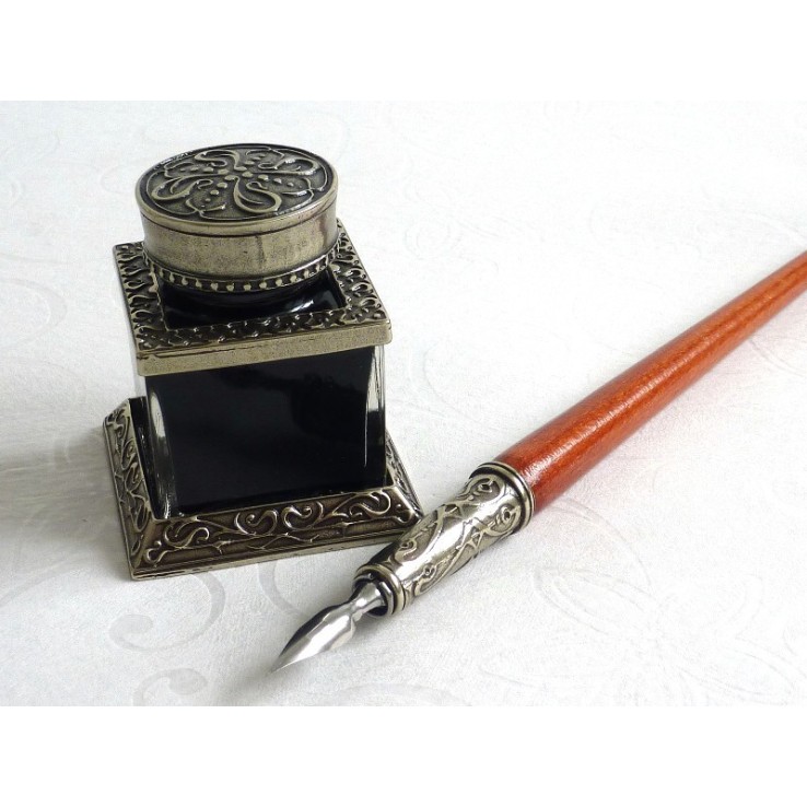 Wooden Dip Pen Inkwell & Pen Holder