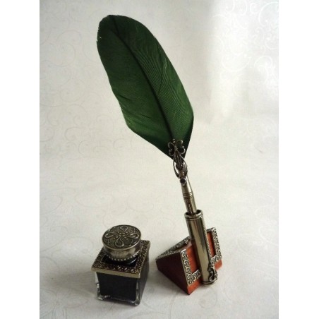 Pluma, tintero y portalápices