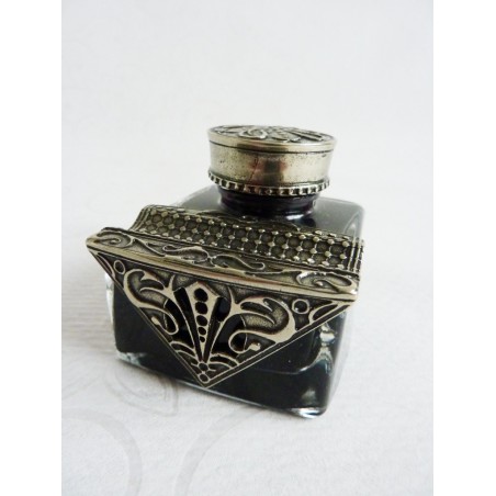 Alpaca Inkwell with Pen Rest