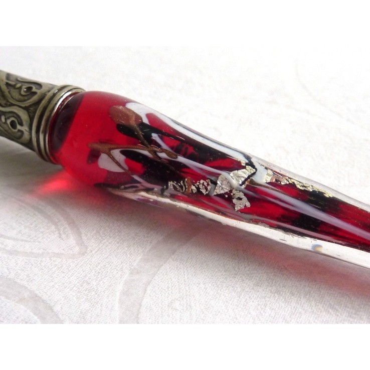 Calligrafia penna in vetro foglia argento e inchiostro