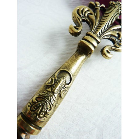 Fleur De Lys höyhen sulka ja muste setti - viininpunainen