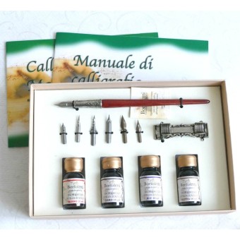 Set di scrittura in legno con manuali di calligrafia 2