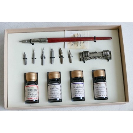 Ensemble d'écriture en bois avec des manuels de calligraphie