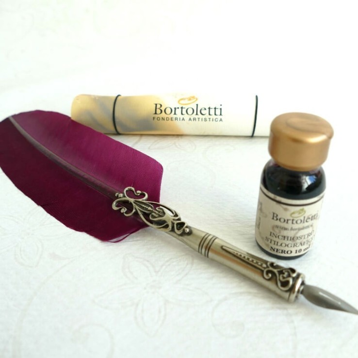 Pluma de pluma de ganso, dos puntas y tinta