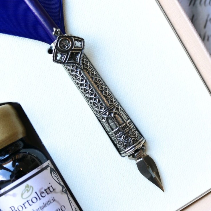 Penna e inchiostro decorati