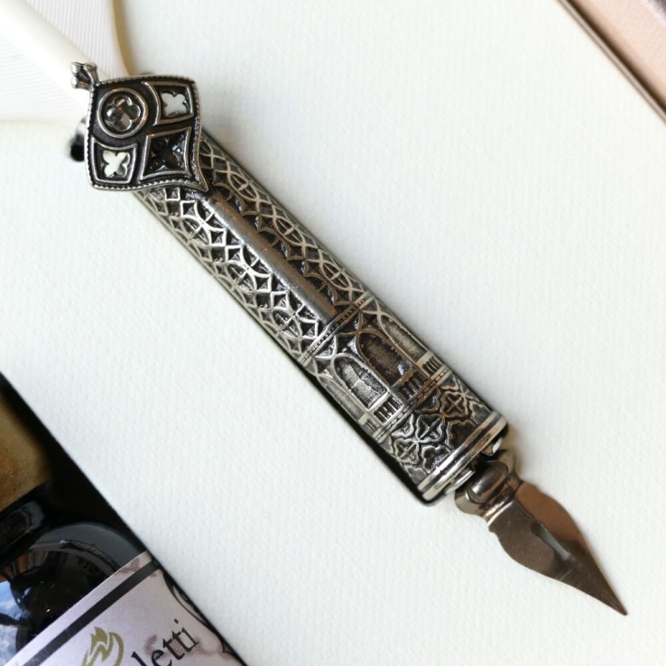 Stylo plume orné et encre