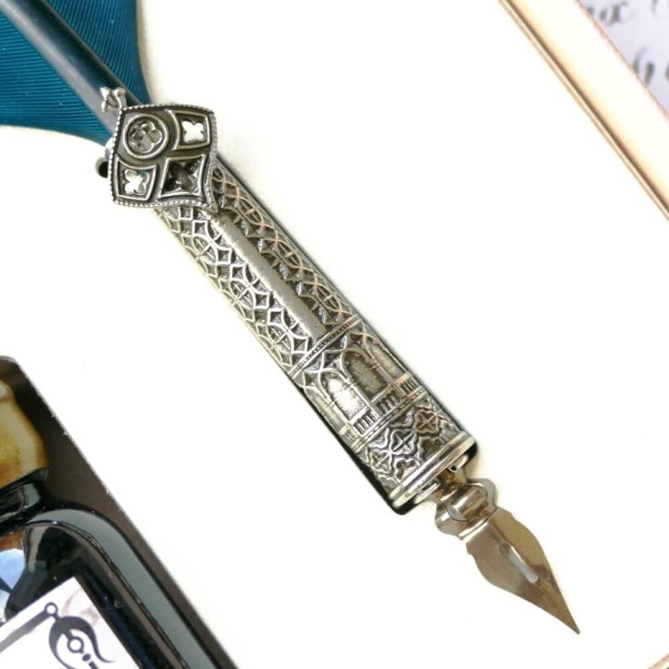 Pluma adornada y tinta