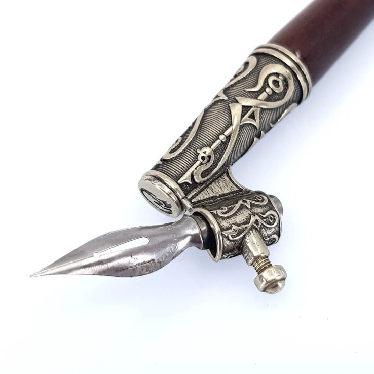 Skrå pen i træ og bronze