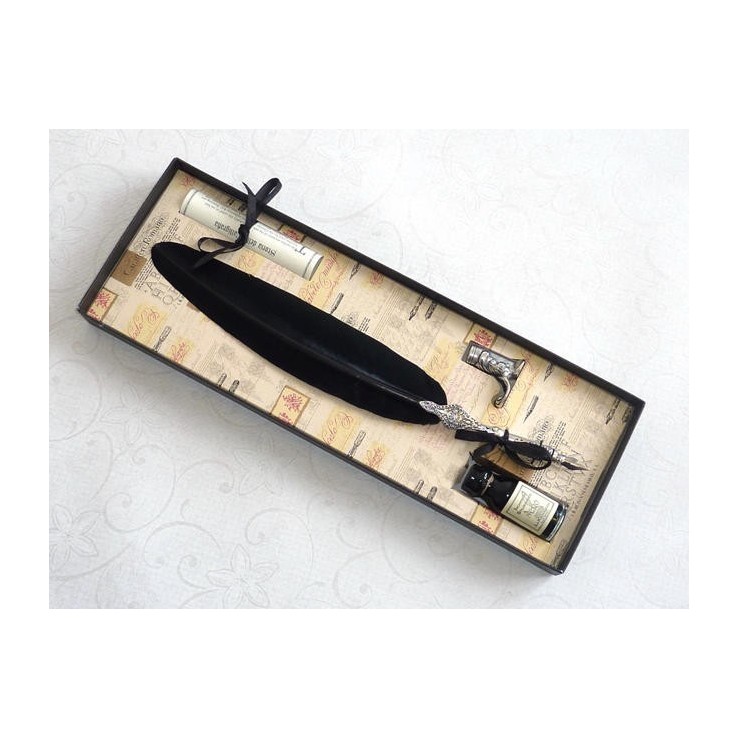 Stylo plume noir, porte-bottes et encre