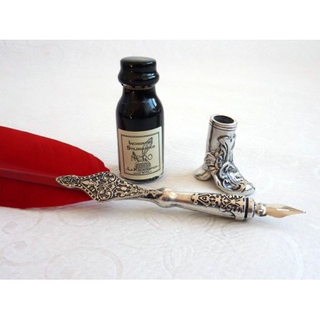 Stylo plume rouge, porte-bottes et encre