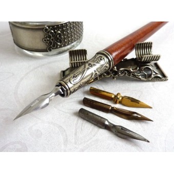 Penna calligrafica in legno, calamaio e portapenne 2